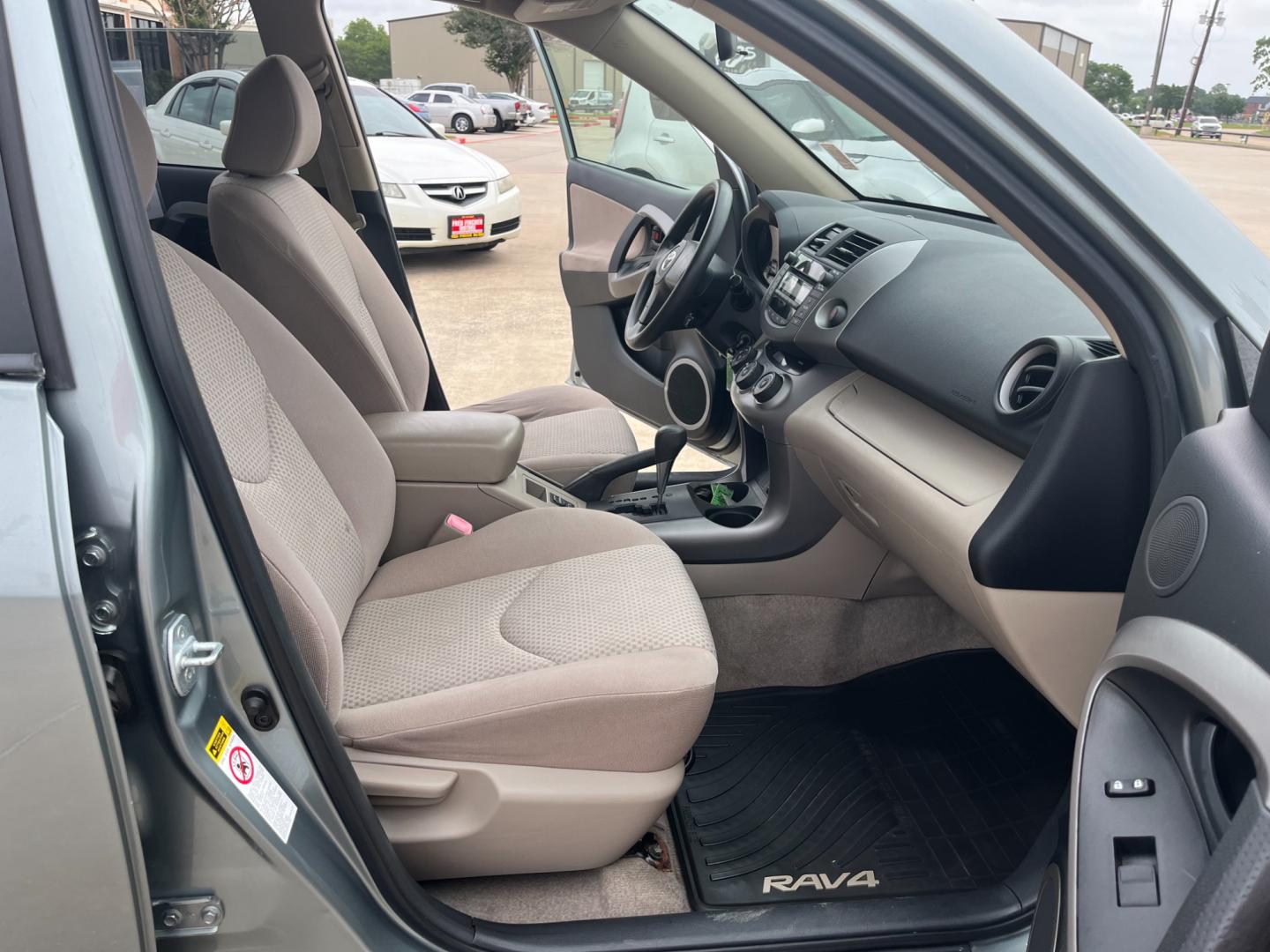 2008 green /TAN Toyota RAV4 Base I4 4WD (JTMBD33V685) with an 2.4L L4 DOHC 16V engine, 4-Speed Automatic transmission, located at 14700 Tomball Parkway 249, Houston, TX, 77086, (281) 444-2200, 29.928619, -95.504074 - Photo#11